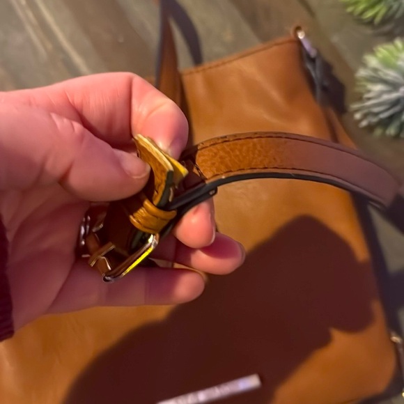 Steve Madden Brown Crossbody Bag with Leather Material and Minimalist Design - Picture 7 of 7